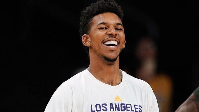 四周的欢呼 四周的欢呼