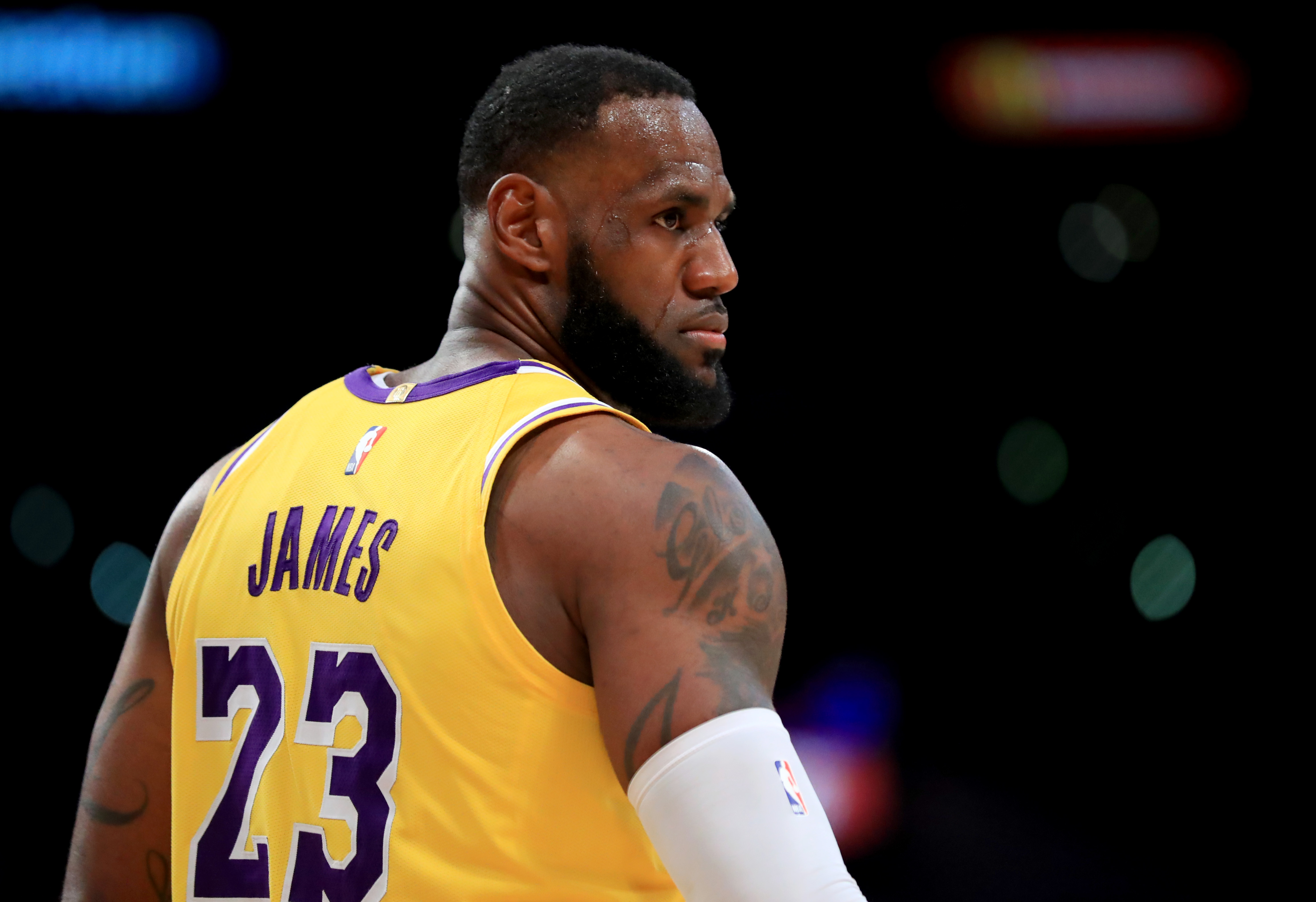 虽然控球与 虽然控球与